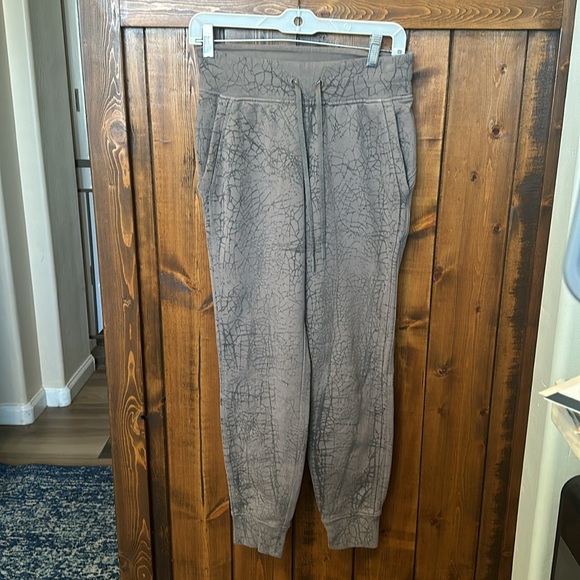 Lululemon Warm Down Jogger 7/8th Length, Size 6 - Picture 4 of 9